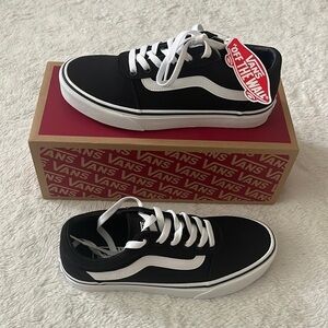 (NWT) Vans Ward Women’s Shoes in Black & White, Size: 9